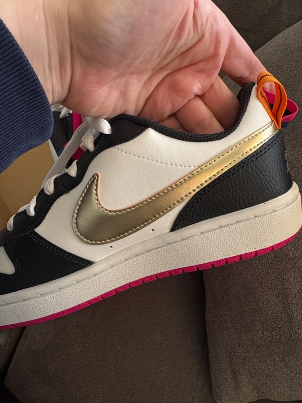 Nike Borough Low SE Sneaker B&W gold/silver Swoosh 6Y/7.5W - Picture 9 of 9